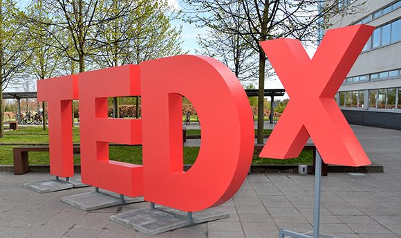 Big Ted-X letters in ҹɫֱ University Square